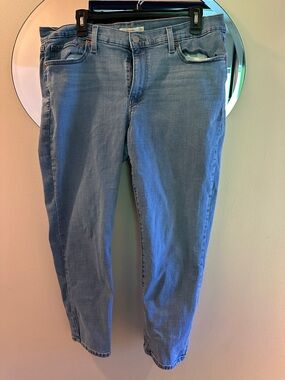 Levi’s 33 Boyfriend Jeans Light Wash Relaxed Fit Denim